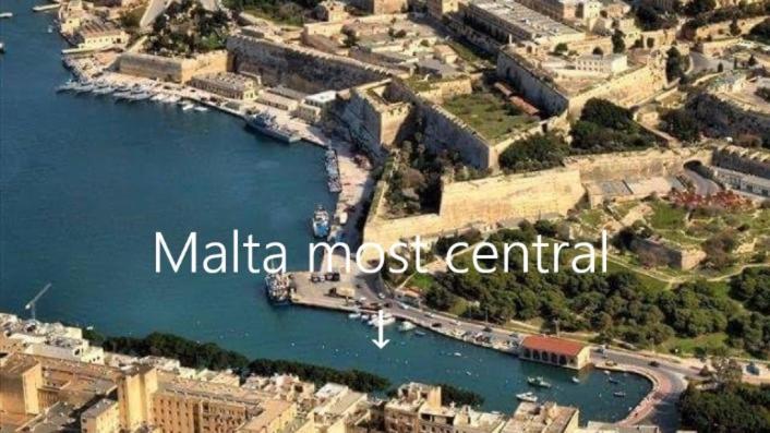 Centre Point, Malta'S Most Central Pietà Exteriér fotografie